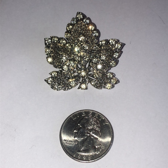 Angel Brand Vintage Silver Tone Sparkling Leaf Brooch - Picture 2 of 5